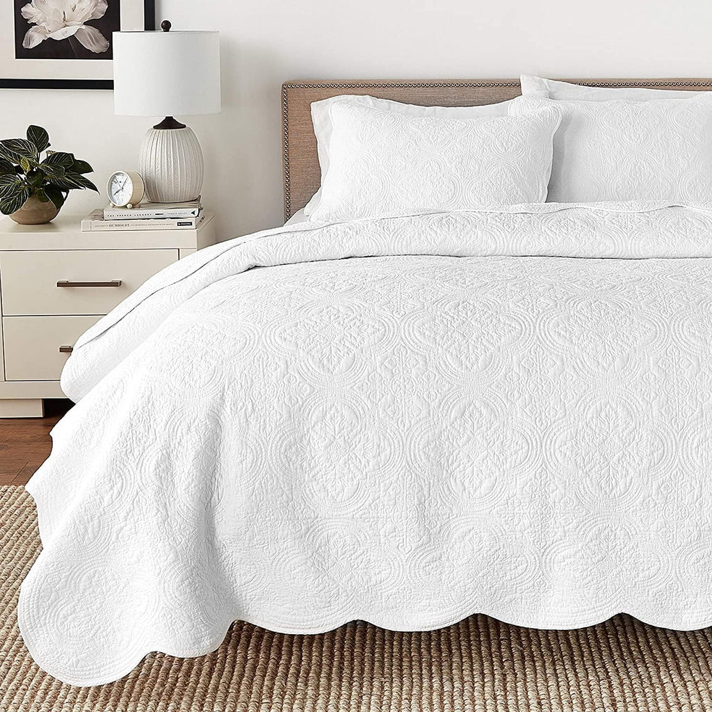 White Medallion Cotton Twin Quilt Set