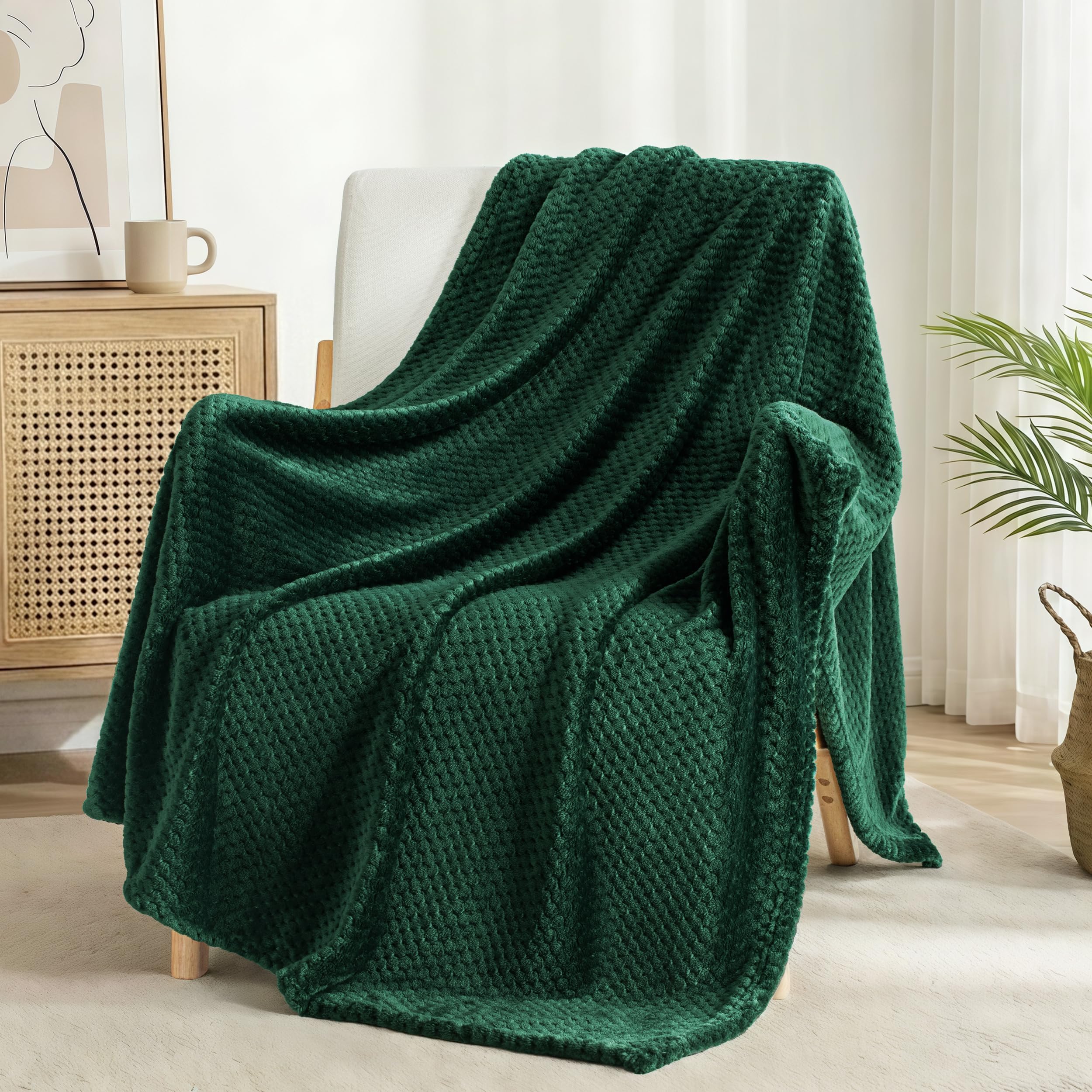 Exclusivo Mezcla Fleece Throw Blanket Extra Large, Super Soft and Warm Blankets for Couch, Sofa and Bed Waffle Textured, Cozy, Fuzzy and Lightweight (Tan, 50x70 Inches)