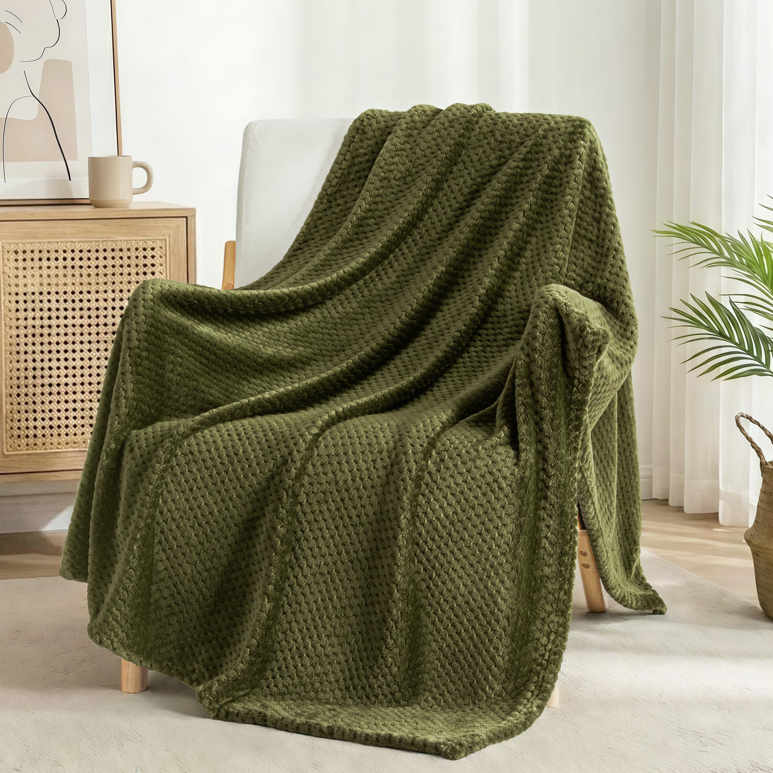 Exclusivo Mezcla Fleece Throw Blanket Extra Large, Super Soft and Warm Blankets for Couch, Sofa and Bed Waffle Textured, Cozy, Fuzzy and Lightweight (Tan, 50x70 Inches)