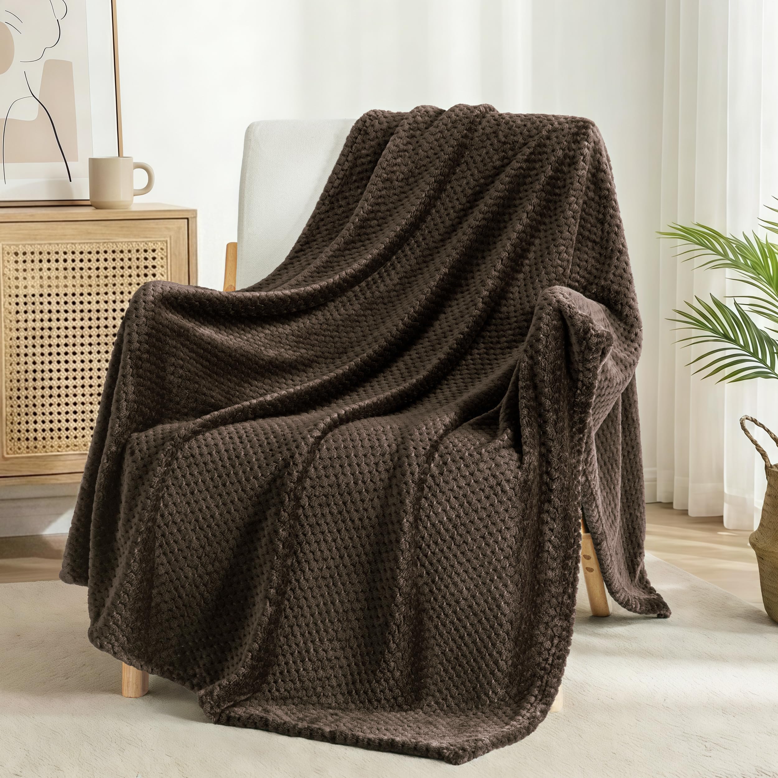 Exclusivo Mezcla Fleece Throw Blanket Extra Large, Super Soft and Warm Blankets for Couch, Sofa and Bed Waffle Textured, Cozy, Fuzzy and Lightweight (Tan, 50x70 Inches)